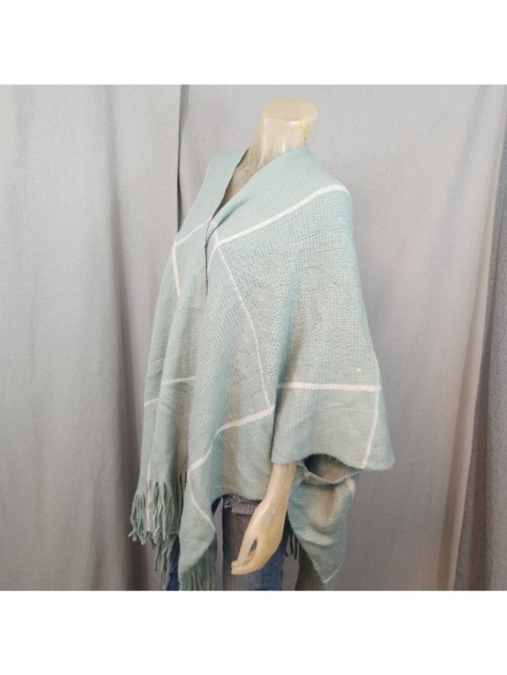 Vince Camuto Light Green Checks Poncho Style Knit Sweater w Fringe ONE SIZE USED - Picture 5 of 9